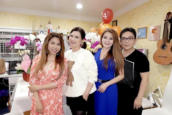Vợ Chí Tài lộ diện với diện mạo bất ngờ trong tiệc sinh nhật của ca sĩ Cam Thơ - ảnh 6