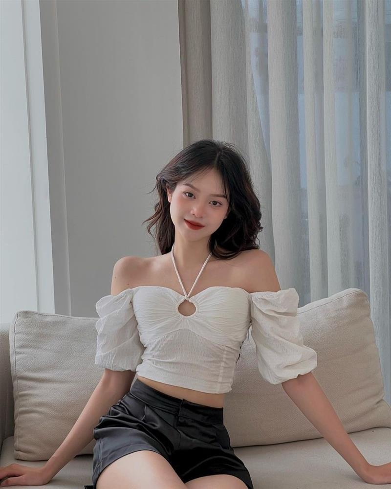 Hoa hậu Thanh Thủy chuộng mặc crop-top khoe eo thon - ảnh 11