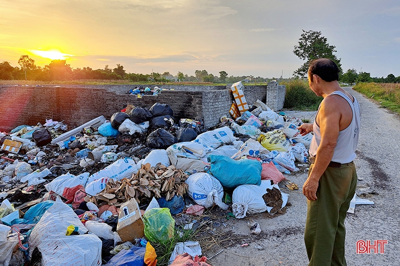 Đổ rác bừa bãi gây ô nhiễm môi trường ở Nghi Xuân - ảnh 4