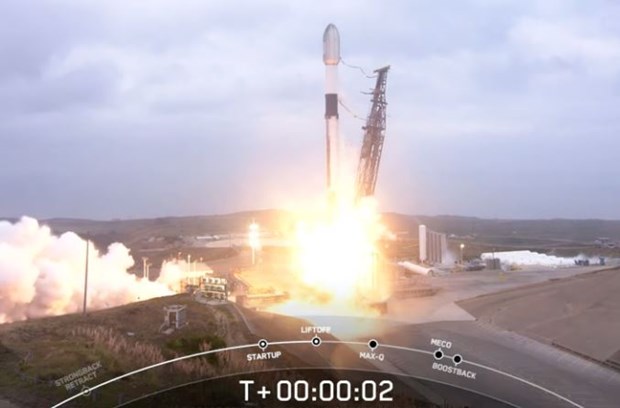 SpaceX phóng 13 vệ tinh quân sự lên quỹ đạo thấp quanh Trái Đất - ảnh 1