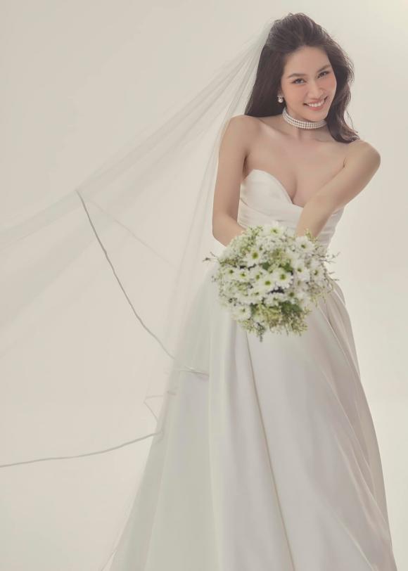 Á hậu Phương Anh khoe loạt ảnh cô dâu xinh nức nở， nụ cười hạnh phúc trước thềm đám cưới - ảnh 2