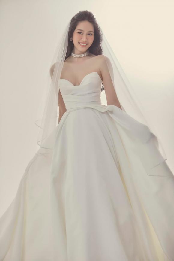 Á hậu Phương Anh khoe loạt ảnh cô dâu xinh nức nở， nụ cười hạnh phúc trước thềm đám cưới - ảnh 1