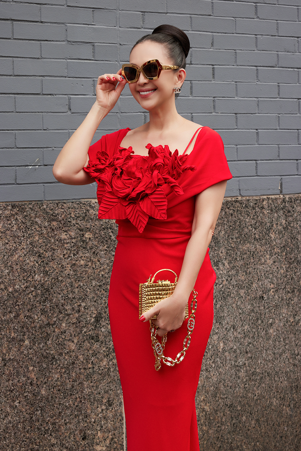 Dàn sao “phủ đỏ” show Đỗ Mạnh Cường tại New York Fashion Week: Lan Ngọc - Hương Giang đọ sắc cùng Miss Universe 2022 - ảnh 12