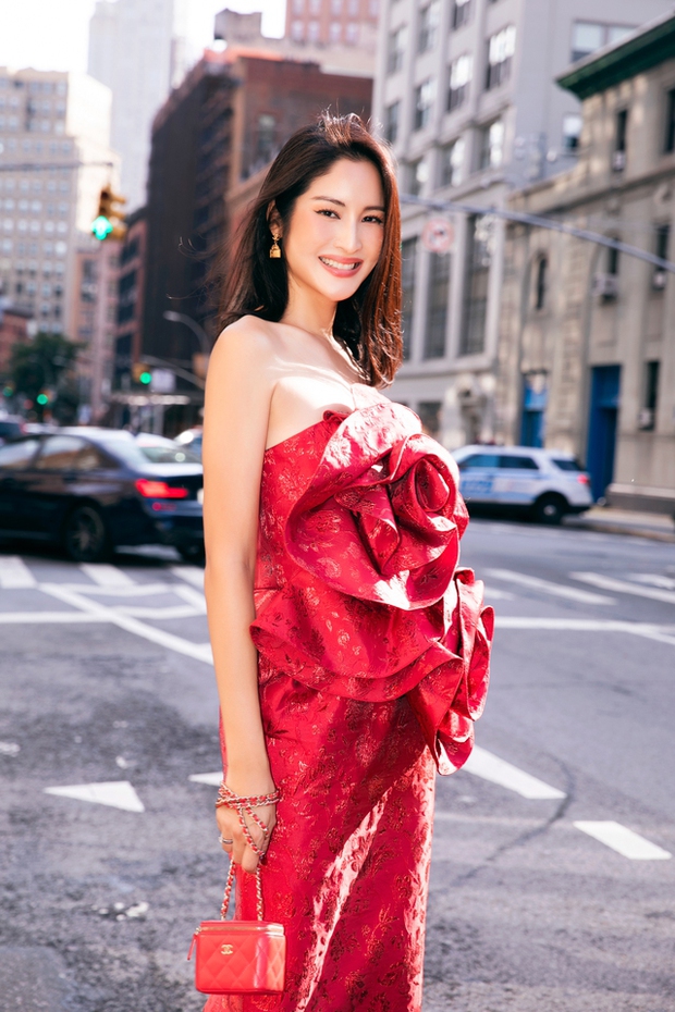 Dàn sao “phủ đỏ” show Đỗ Mạnh Cường tại New York Fashion Week: Lan Ngọc - Hương Giang đọ sắc cùng Miss Universe 2022 - ảnh 14