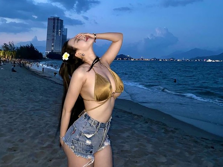 Hot girl Đồng Nai nổi bật trên “phố Tây” Bùi Viện khi mặc đồ tôn đường cong - ảnh 7