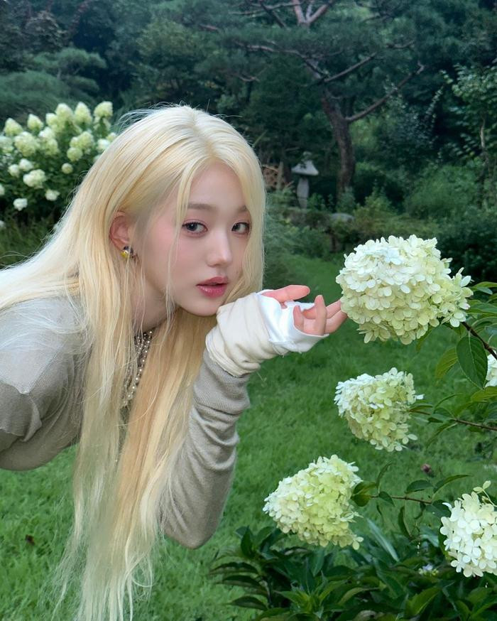 Nữ thần 2K4 lột xác ''cực bén'' với mái tóc vàng óng, netizen khen: ''Xinh miễn bàn'' - ảnh 2
