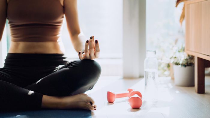 9 tư thế yoga giảm cân bạn có thể thực hiện hàng ngày - ảnh 1