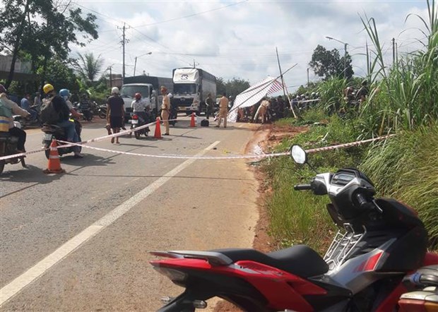 Bình Thuận: Xe môtô đâm vào xe tải làm 2 người tử vong tại chỗ - ảnh 1