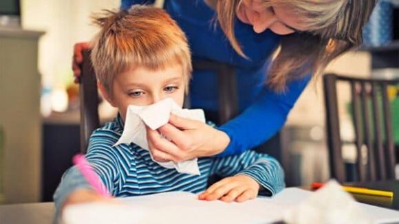 Chăm sóc như thế nào để trẻ không bị cảm lạnh, viêm phổi khi trời lạnh? Đây là lời khuyên từ bác sĩ - ảnh 3