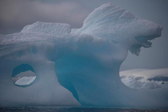 Tảng băng trôi lớn nhất thế giới bắt đầu ''lang thang'' sau 3 thập kỷ nằm yên dưới biển Nam Cực - ảnh 1