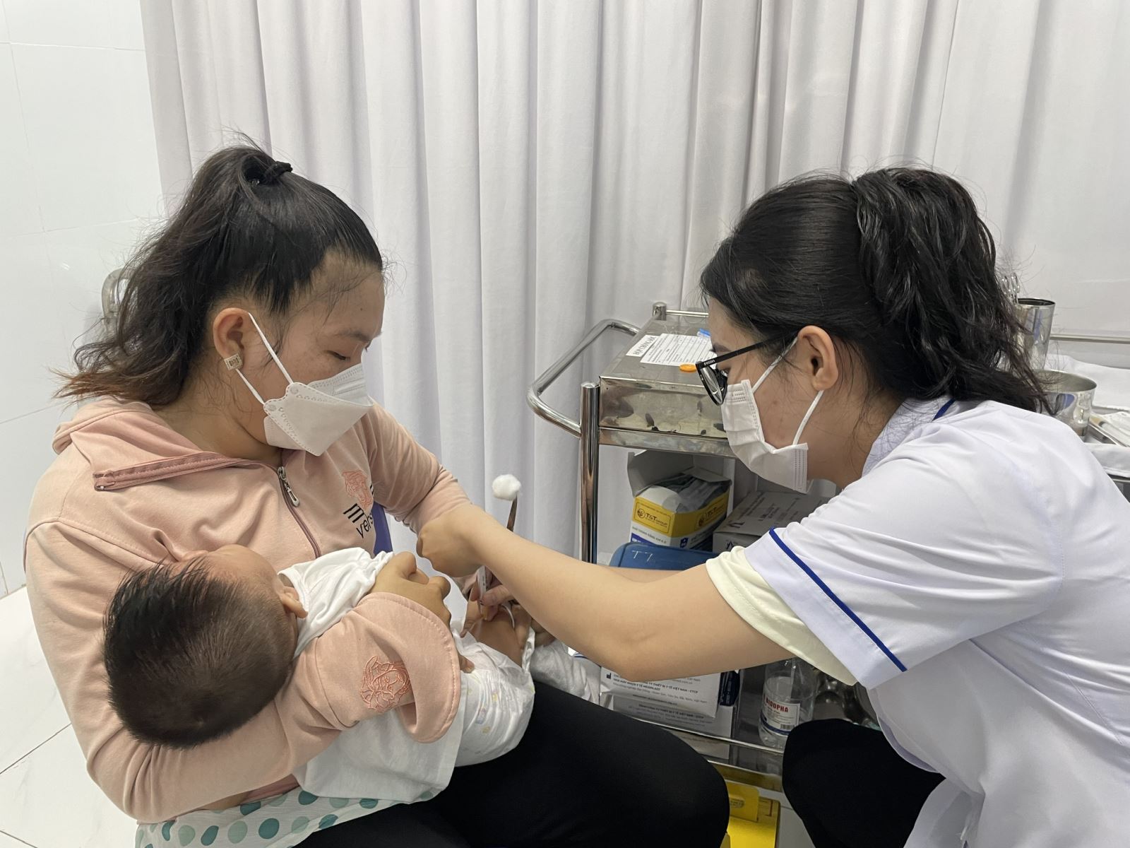 TP Hồ Chí Minh: Trên 30.000 trẻ dưới 2 tuổi chưa được tiêm chủng đầy đủ, nguy cơ xuất hiện nhiều dịch bệnh - ảnh 1