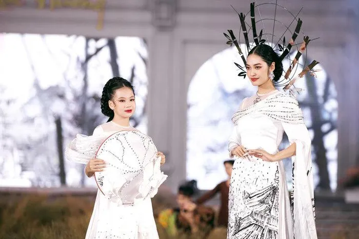 Siêu mẫu Võ Hoàng Yến, Hoa hậu Tiểu Vy lộng lẫy trên sàn diễn thời trang - ảnh 2