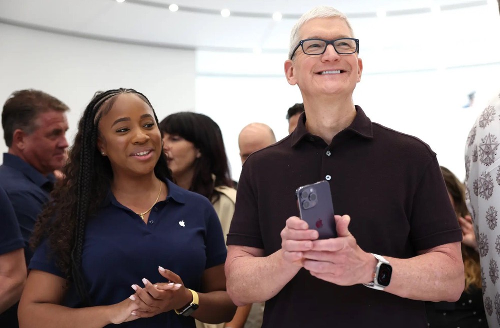 CEO Tim Cook tiết lộ những kỹ năng Apple tìm kiếm khi “săn” nhân tài: Phải tin rằng 1+1=3 - ảnh 1
