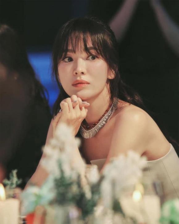 Lộ ảnh chưa từng thấy của Song Hye Kyo, chứng tỏ nhan sắc “không tuổi” gây choáng váng - ảnh 2