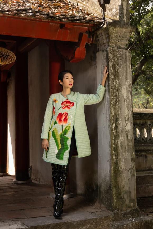 Siêu mẫu Xuân Lan diện áo chần bông của NTK Đức Hùng thả dáng tựa ''nàng thơ'' giữa trời đông Hà Nội - ảnh 10