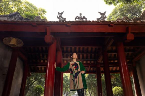 Siêu mẫu Xuân Lan diện áo chần bông của NTK Đức Hùng thả dáng tựa ''nàng thơ'' giữa trời đông Hà Nội - ảnh 12