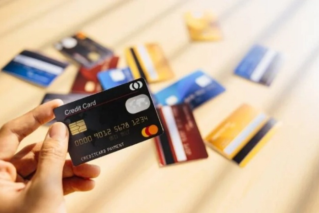 Có được sử dụng vượt hạn mức thẻ tín dụng? - ảnh 1