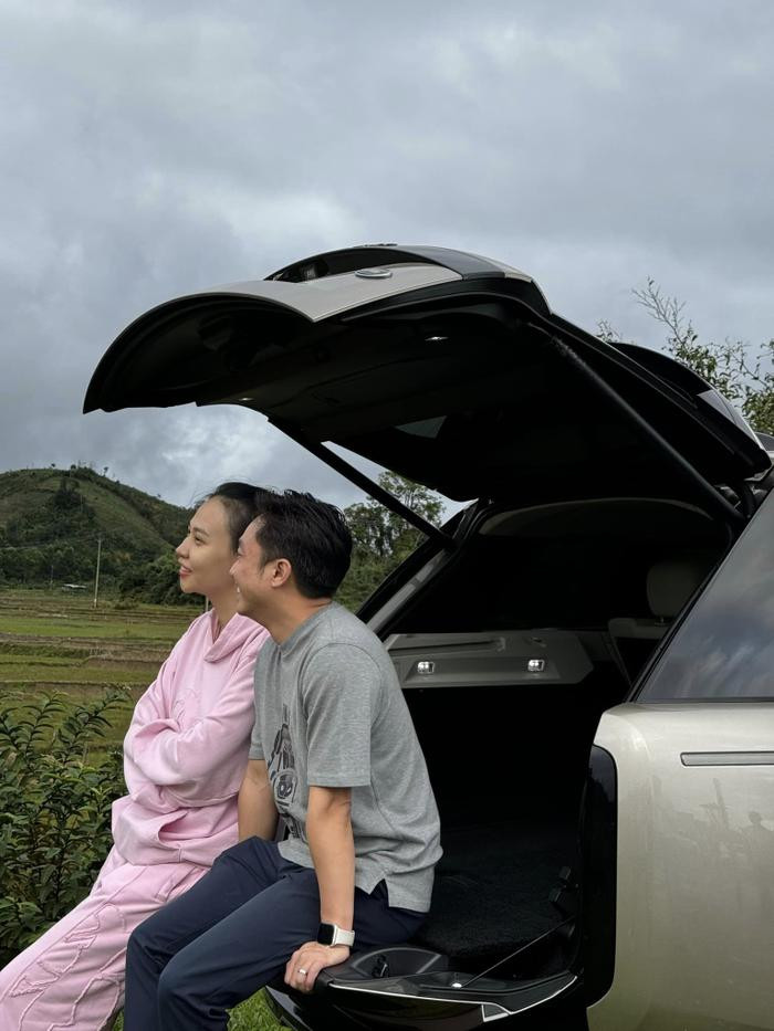 Vợ chồng Cường Đô La, Đàm Thu Trang mang xế hộp lên núi, trốn các con ''hẹn hò - ảnh 2