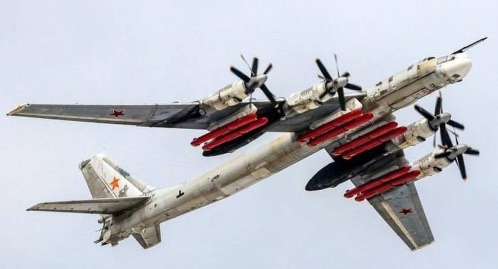 9 chiếc Tu-95MS đồng loạt phóng siêu tên lửa Kh-101 vào Ukraine - ảnh 1