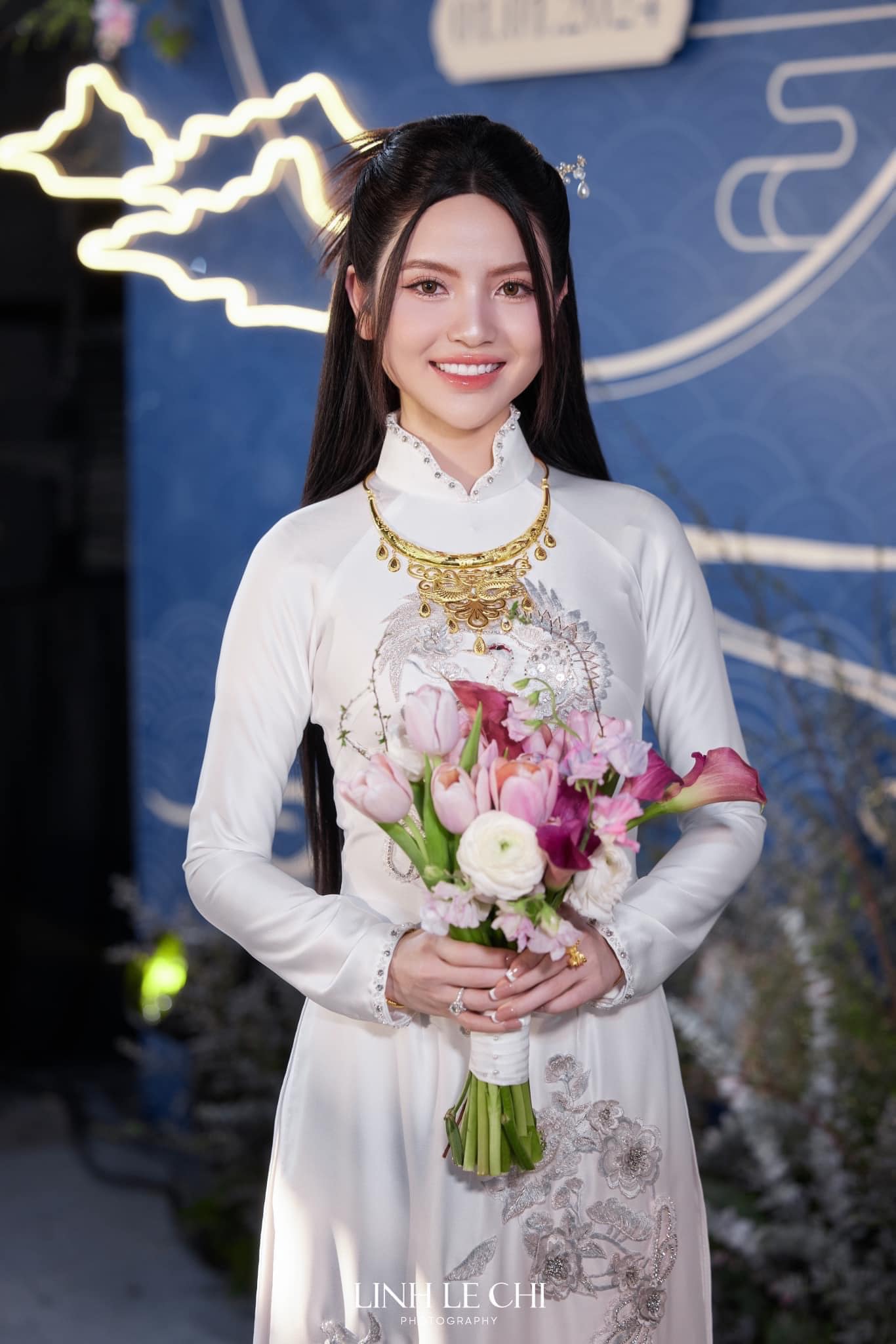 Cô dâu làng bóng đá Việt được tặng vàng ngày cưới hỏi, đoán xem của ai ''nặng'' nhất? - ảnh 1