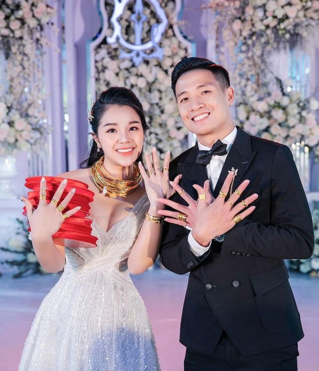 Cô dâu làng bóng đá Việt được tặng vàng ngày cưới hỏi, đoán xem của ai ''nặng'' nhất? - ảnh 10