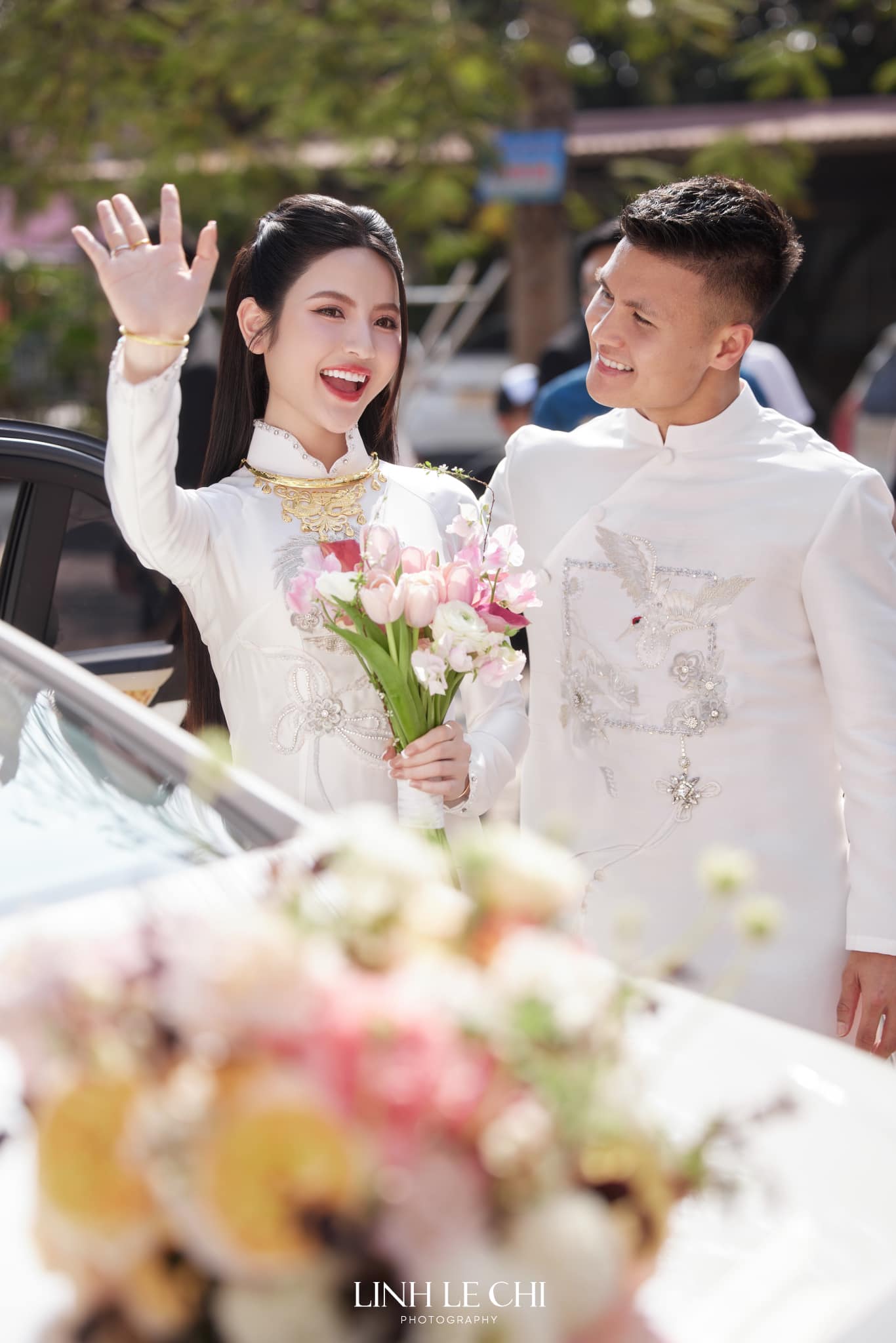 Cô dâu làng bóng đá Việt được tặng vàng ngày cưới hỏi, đoán xem của ai ''nặng'' nhất? - ảnh 2