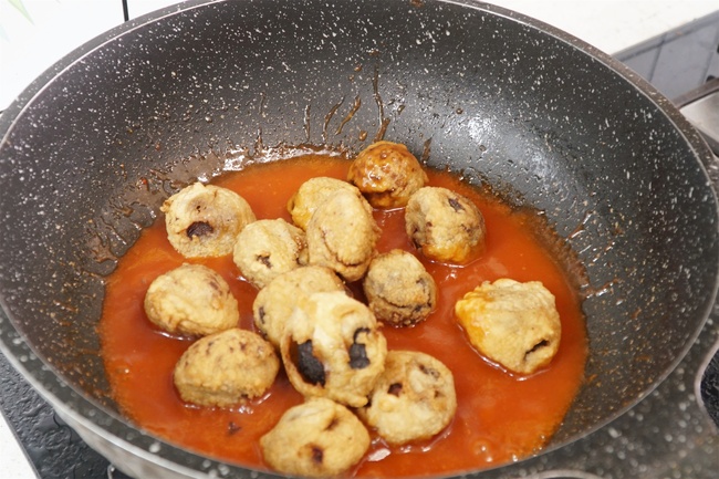Món ngon đón Tết: Nấm nhồi thịt sốt cà chua - ảnh 5