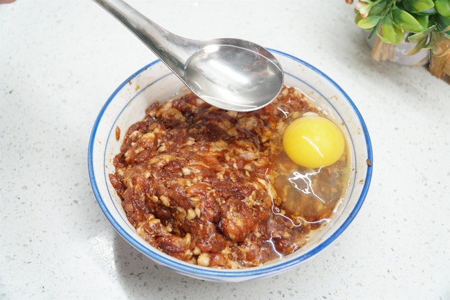 Món ngon đón Tết: Nấm nhồi thịt sốt cà chua - ảnh 1