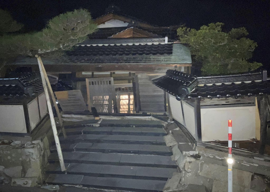 Động đất mạnh ở Nhật Bản: Ít nhất 6 người thiệt mạng, gần 100.000 người được lệnh sơ tán - ảnh 6