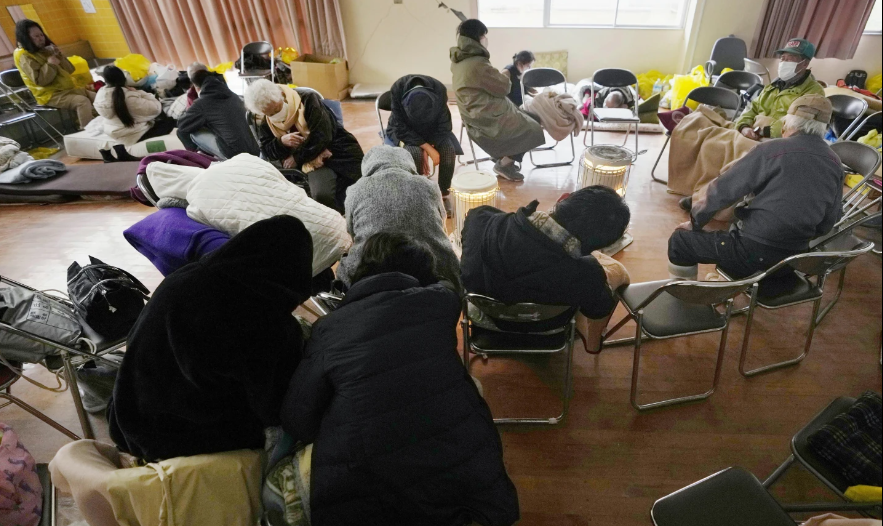 Hoạt động cứu trợ động đất ở Nhật Bản được đẩy mạnh bất chấp hàng loạt khó khăn - ảnh 2