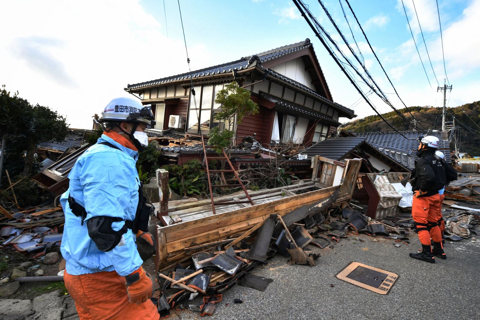 Động đất mạnh gieo nỗi buồn ngày đầu năm ở Nhật Bản - ảnh 3