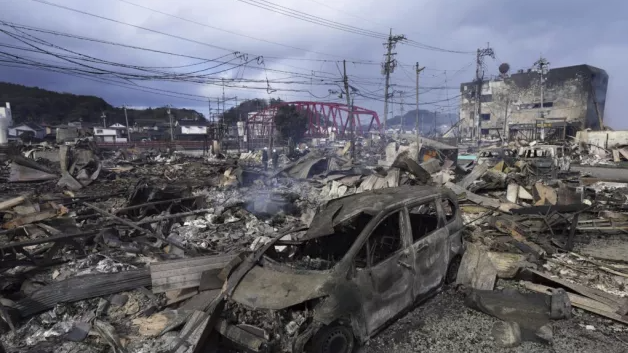 Ít nhất 57 người được xác nhận đã thiệt mạng, Nhật Bản nỗ lực cứu hộ sau động đất - ảnh 2