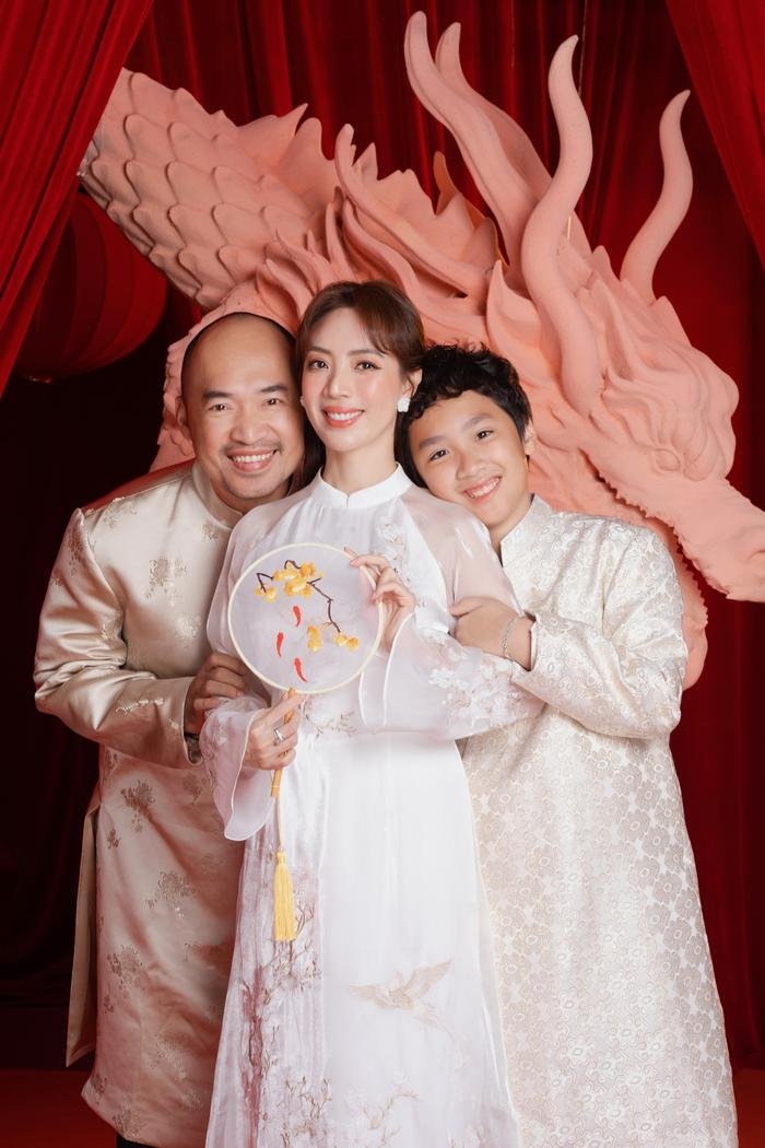 Con trai Thu Trang - Tiến Luật 10 tuổi đã cao gần bằng bố, sở hữu gương mặt chuẩn nam thần tương lai - ảnh 2
