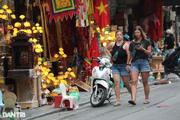 Khách nước ngoài bất ngờ về độ thân thiện, được người lạ ở Việt Nam giúp đỡ - ảnh 2