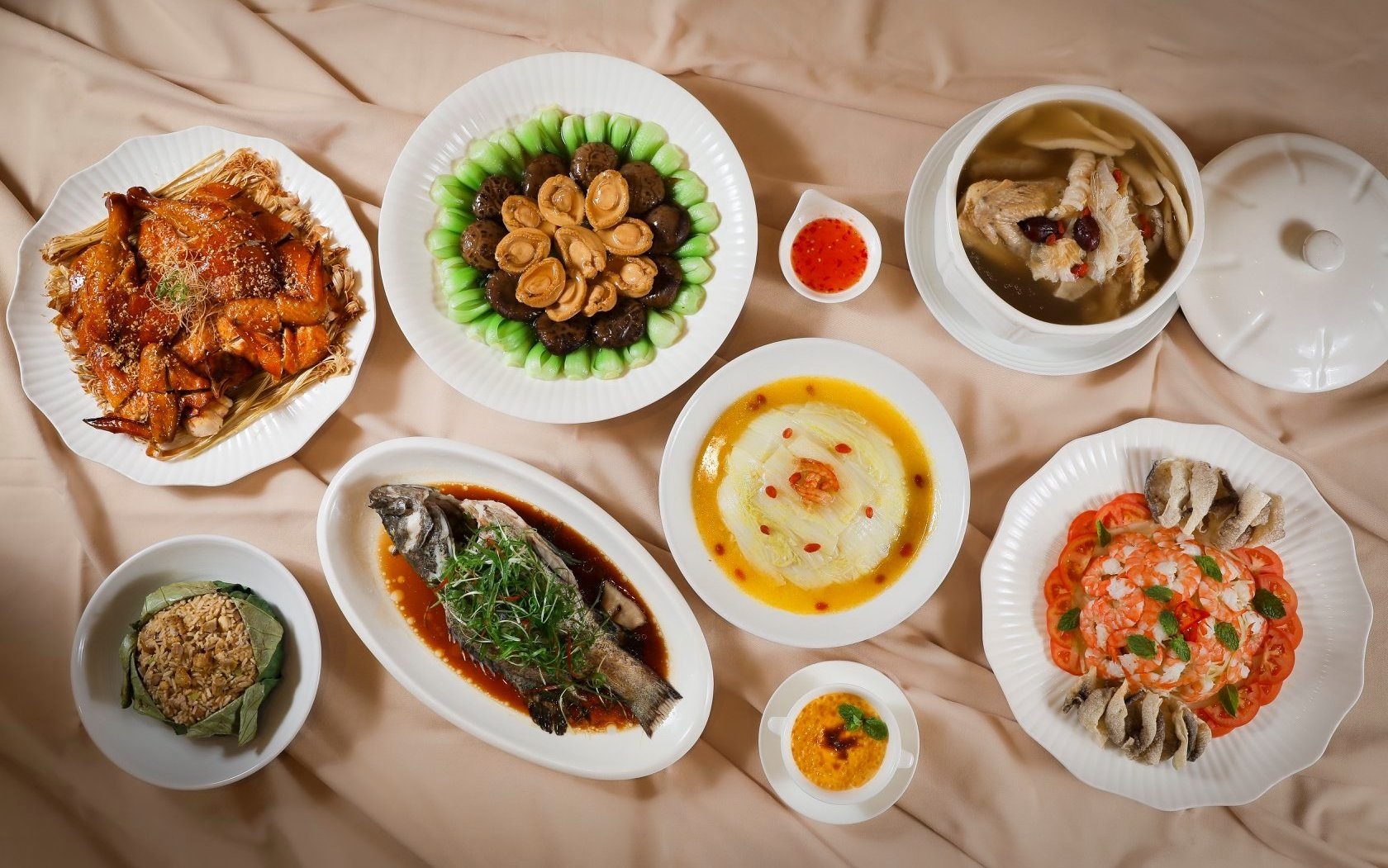 Khu ẩm thực Tây, Hàn, Nhật, Trung kín khách ngoại ở TP.HCM - ảnh 9