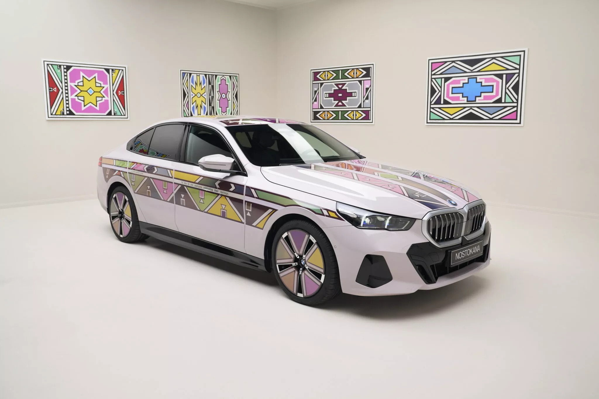 Sơn đổi màu BMW lên tầm cao mới: Hàng triệu hạt sơn di chuyển trên 4 dải màu khi dòng điện chạy qua - ảnh 7