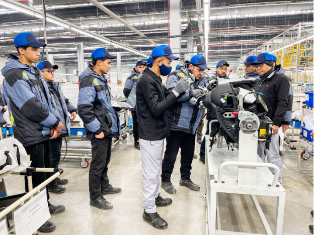 Kỹ sư THACO giám sát sản xuất Kia Sonet tại Uzbekistan, minh chứng tay nghề làm ô tô của người Việt - ảnh 3
