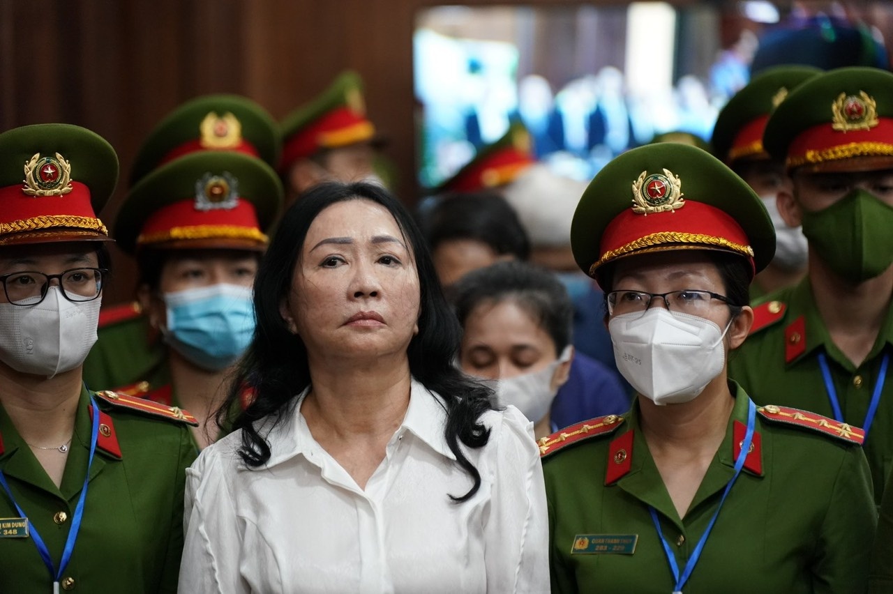 Hình ảnh bà Trương Mỹ Lan tại phiên tòa xét xử vụ Vạn Thịnh Phát - ảnh 1