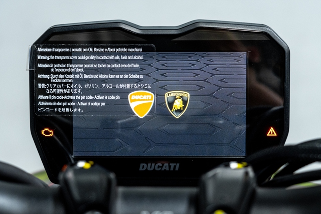 Cận cảnh Ducati Streetfighter V4 Lamborghini của vợ chồng Đoàn Di Băng: Giá hơn 2,1 tỷ, cả Việt Nam chỉ có 3 chiếc - ảnh 17