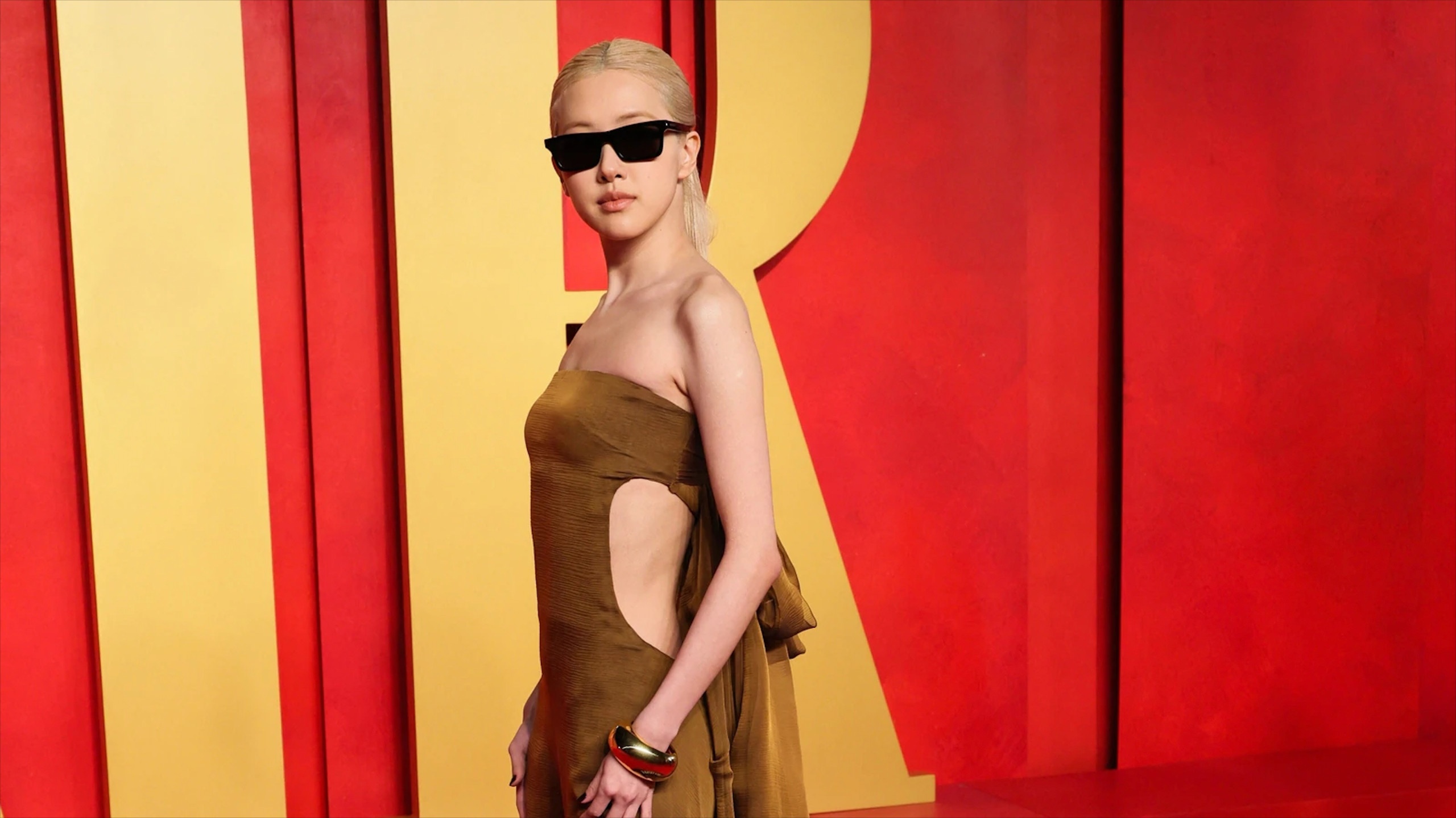 Váy xẻ sâu của người tình tỷ phú Jeff Bezos ở tiệc hậu Oscar - ảnh 3