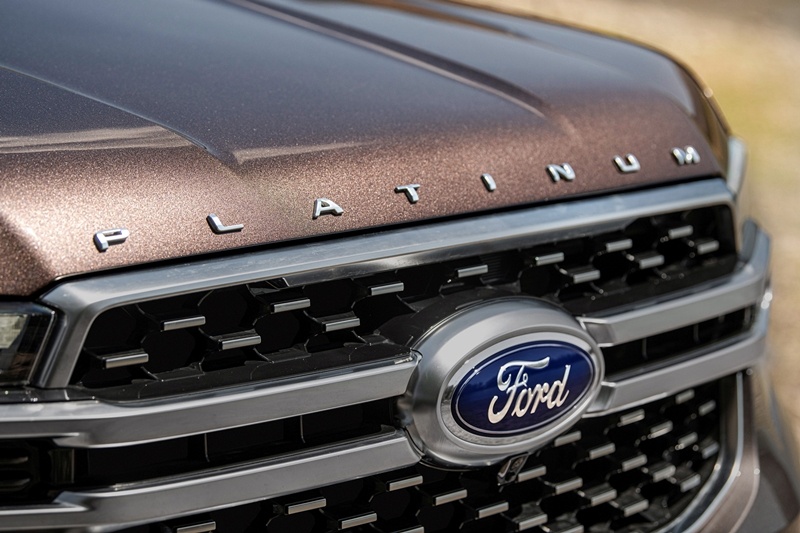 Ford Everest Platinum 2024 mở bán tại Đông Nam Á, trang bị động cơ V6 - ảnh 2