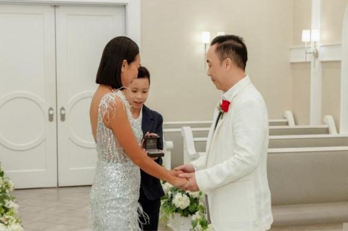 Showbiz 14/3: Minh Tú thông báo kết hôn, Ý Nhi phát tín hiệu thi Miss World - ảnh 3