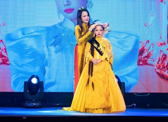 Mẫu nhí sinh năm 2016 đại diện Việt Nam chinh chiến Hoa hậu nhí Thế giới - ảnh 1
