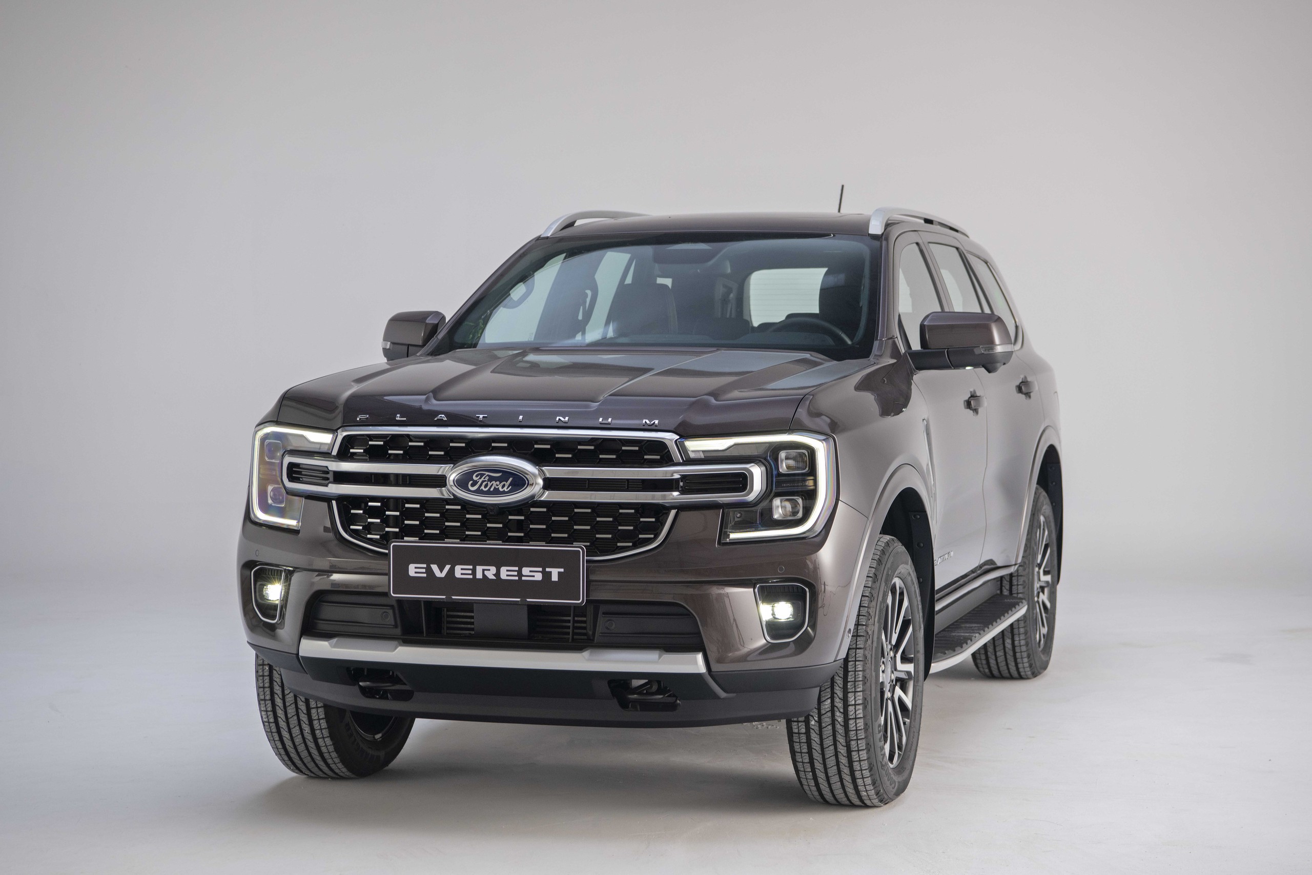 Ford Everest Platinum ra mắt Việt Nam: Chưa chốt giá, bán tháng sau, thêm trang bị chưa từng có trong phân khúc - ảnh 3