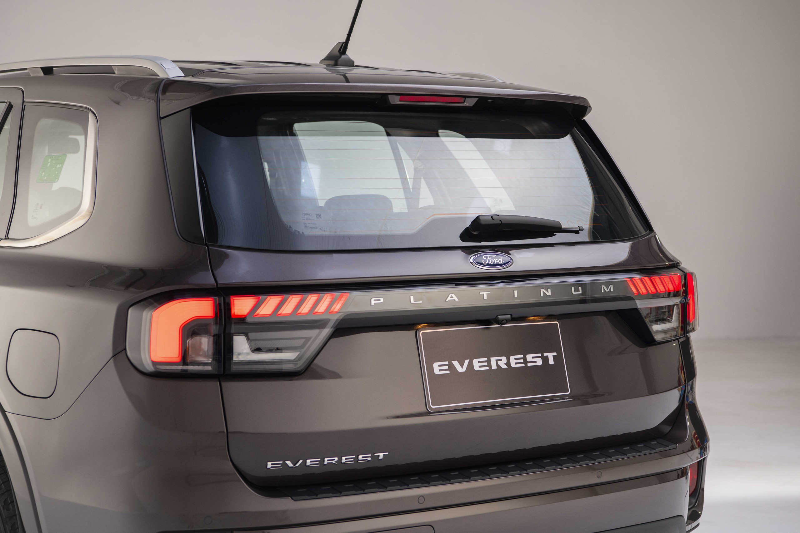 Ford Everest Platinum ra mắt Việt Nam: Chưa chốt giá, bán tháng sau, thêm trang bị chưa từng có trong phân khúc - ảnh 5