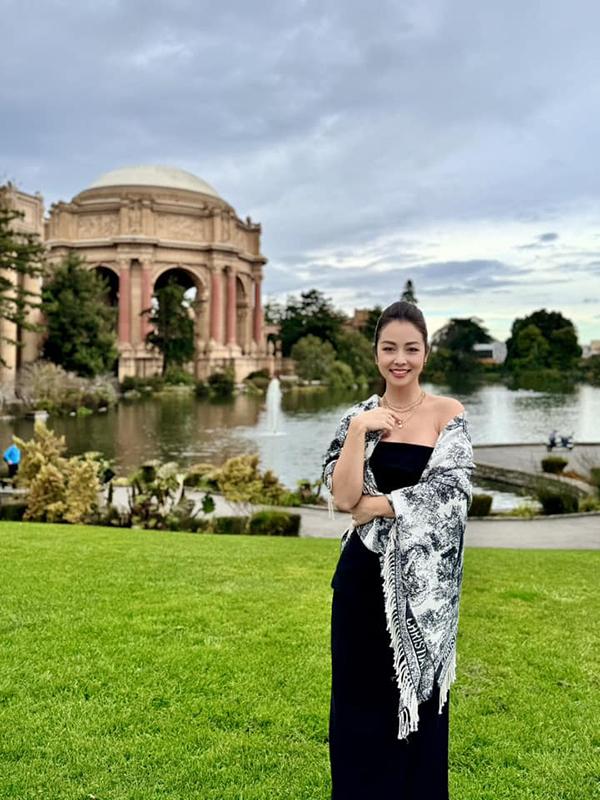 Jennifer Phạm khoe dáng ở Úc, fan tò mò bí quyết chăm sóc body và da - ảnh 7