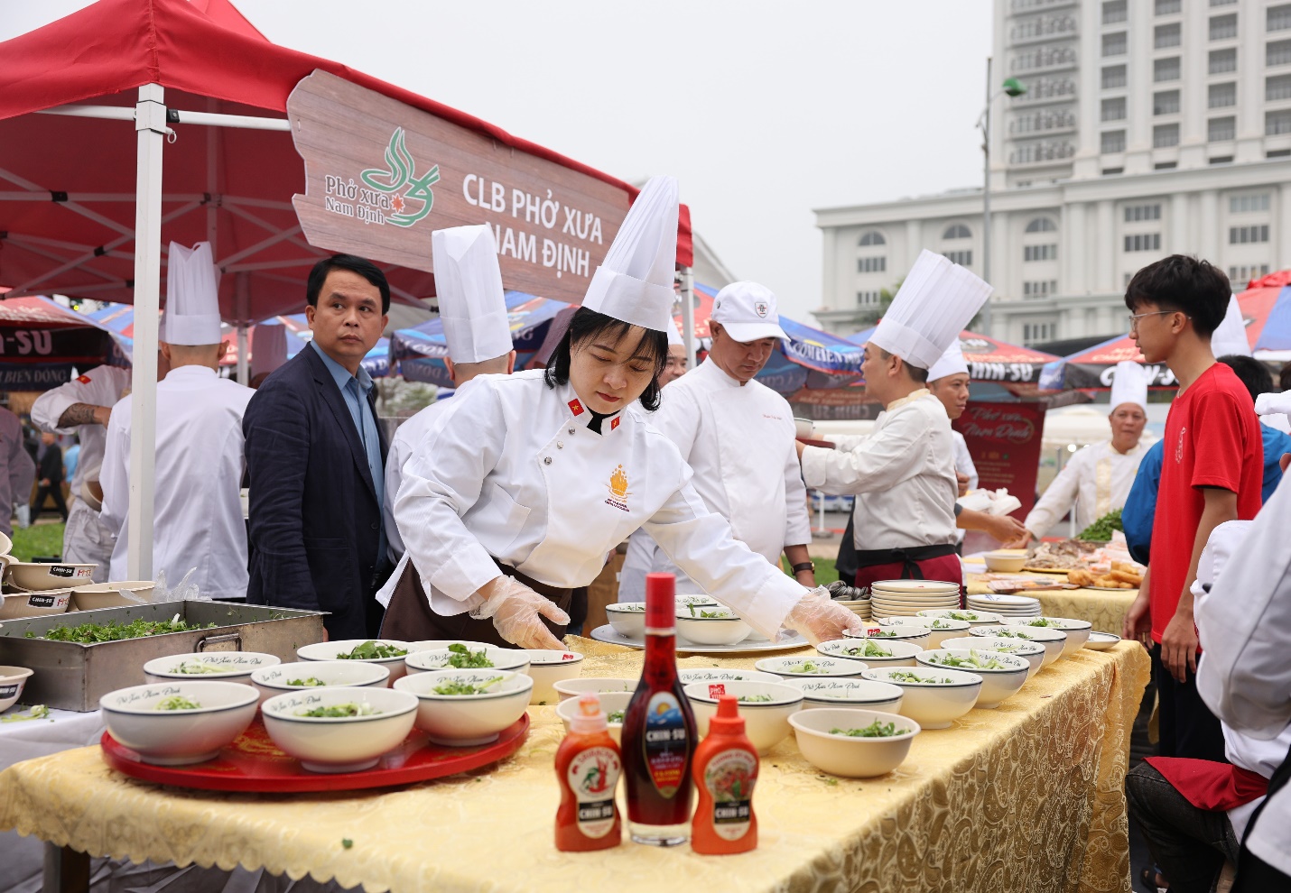 Hàng nghìn lượt khách đổ về Festival Phở 2024 tại Nam Định ngay ngày đầu khai mạc - ảnh 4