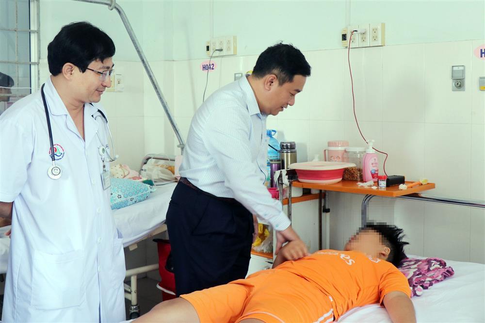 Hơn 220 người nhập viện, chủ quán cơm gà ở Nha Trang xin nhận trách nhiệm - ảnh 1