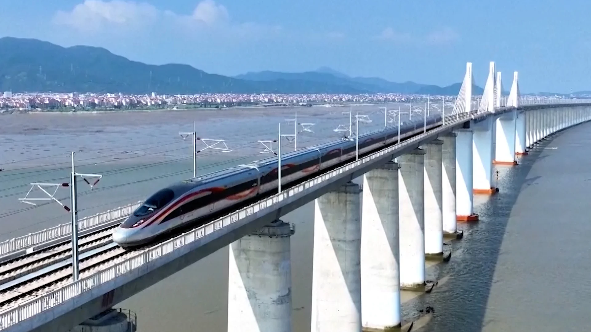 Trung Quốc lại gây choáng ngợp với mạng lưới đường sắt cao tốc 