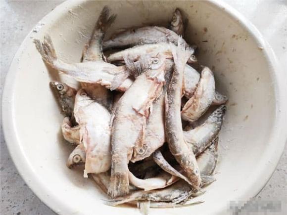 Cách làm món cá thơm ngon đúng điệu, dạy bạn một số mẹo để cá có màu vàng, giòn và không tanh - ảnh 7